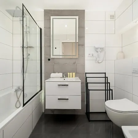 Przestronne Przy Rynku We Wroclawiu Z Klimatyzacja I Wanna By Renters Vratislav